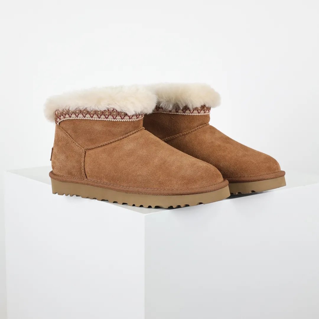 Copywriting price 💰600 The core recommendation is good price. The platform’s foreign trade is exclusively for UGG Classic women’s snow boots 1174496. Produced by the ten-year-old brand shoemaking factory production line. Pay attention to every detail. Longfeng A-grade genuine sheep fur is integrated. It is built in full compliance with the ZP process. Size: 35 36 37 38 39 40